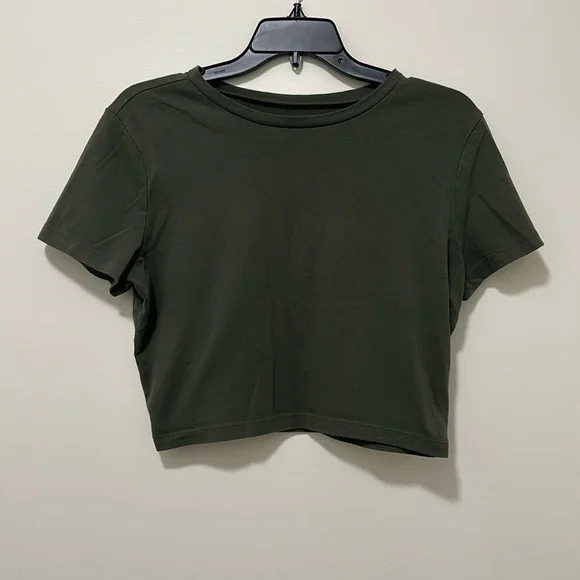 olive green crop top in the size xl! - Picture 2 of 4